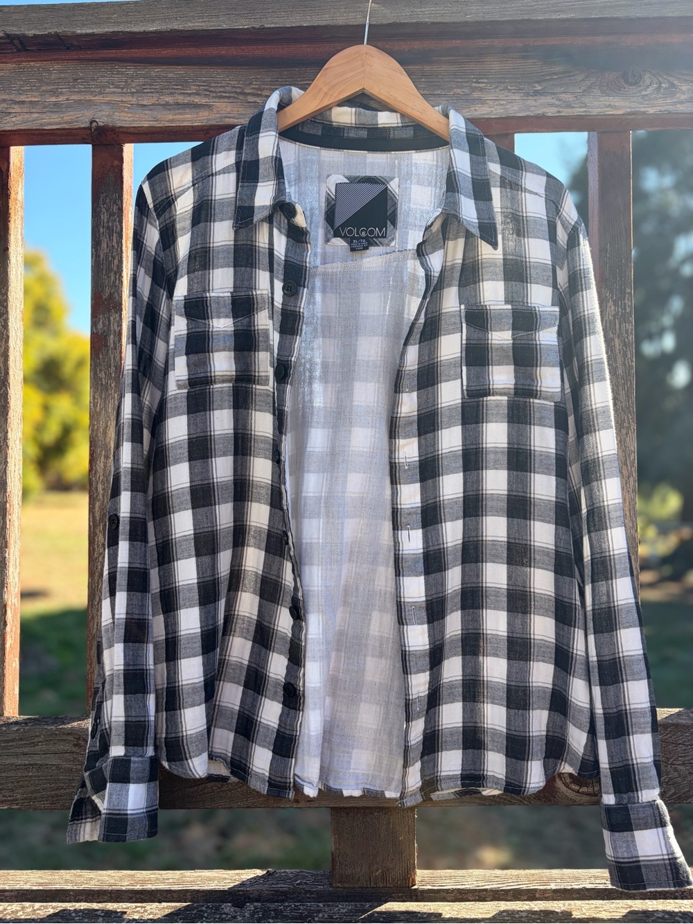 Volcom Men’s Black & White Plaid Button-Down Flannel Shirt Size XL Skater Grunge